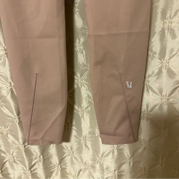 Vuori Evolve Legging Uplift Legging Dusk Pink 7/8 Length High Rise - Picture 10 of 16